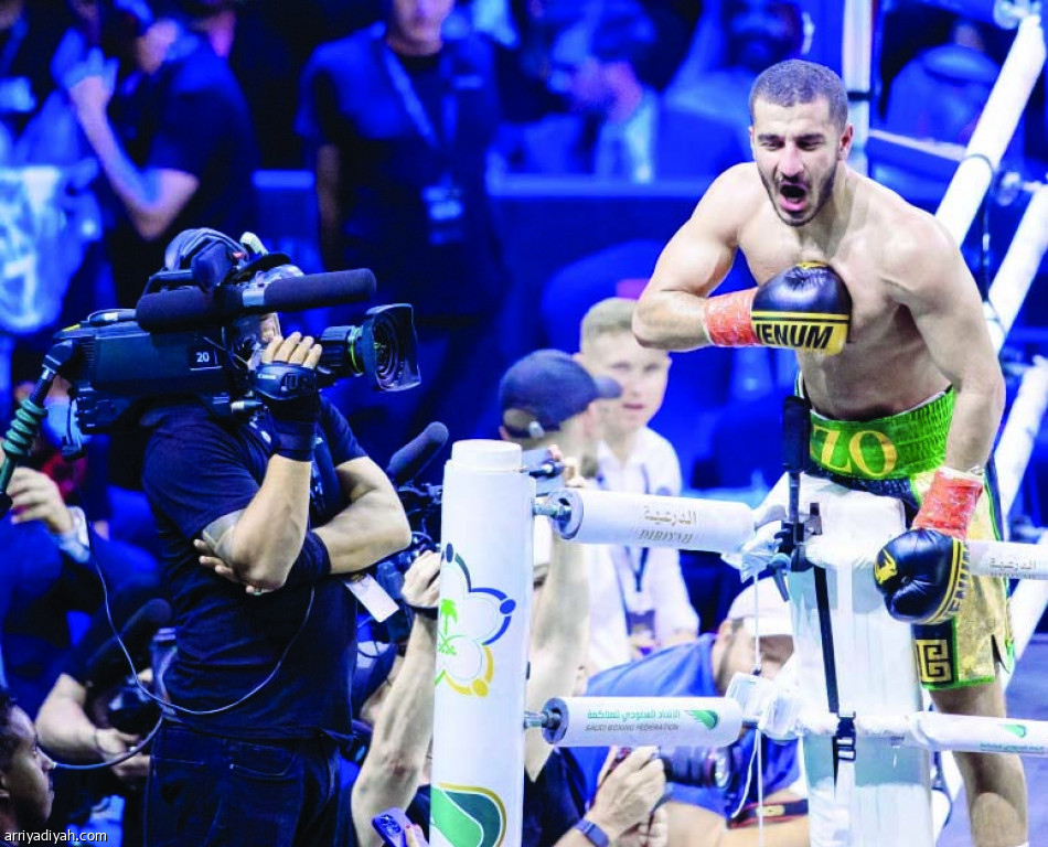 على حلبة الدرعية..
فيوري بطل العالم