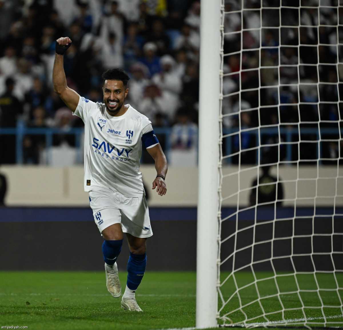 الهلال يعود مكتسحا