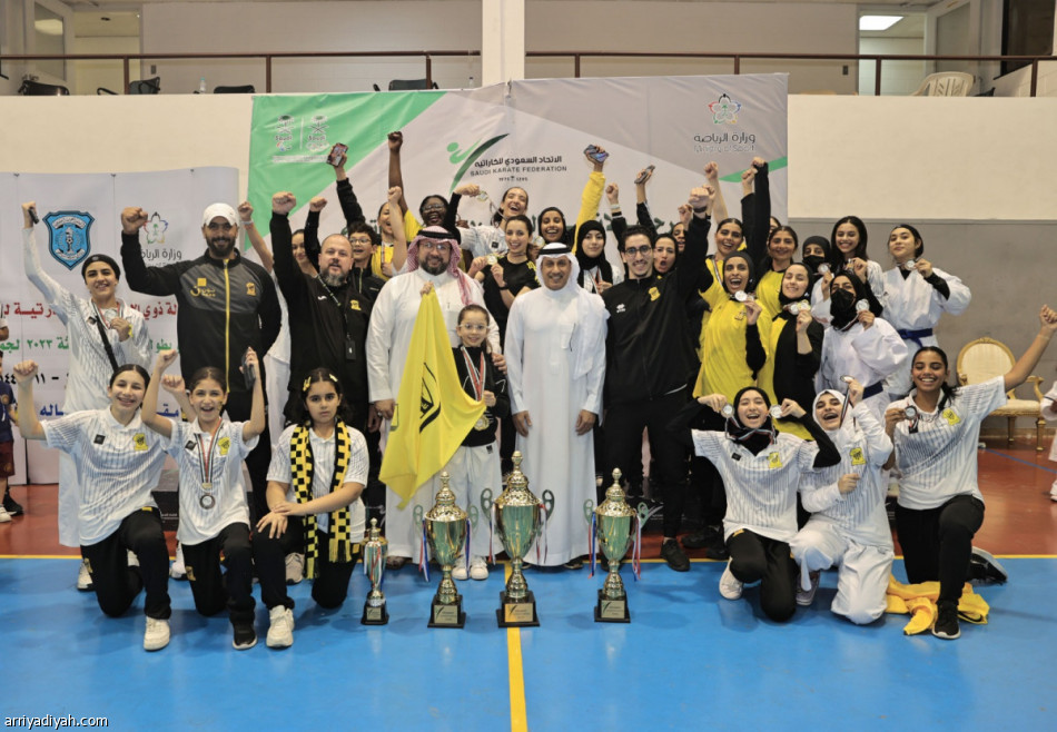 سيدات الهلال والاتحاد يتوشحن ذهب  الكاراتيه