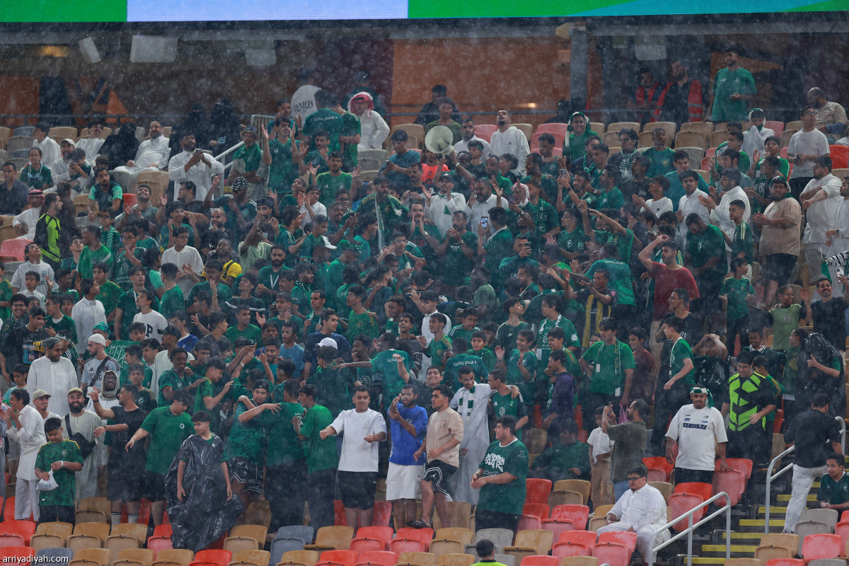 تحت الأمطار