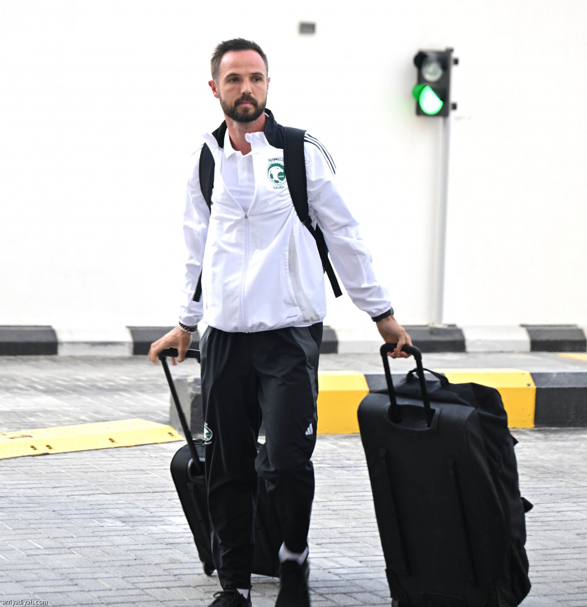 الأخضر يجتمع