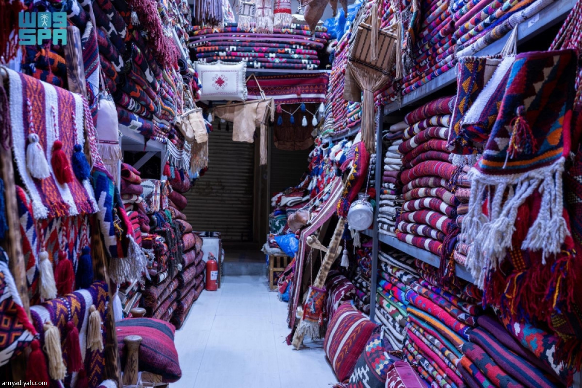 بشوت وعطورات