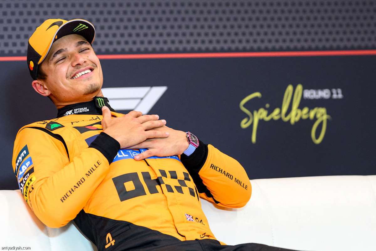 نوريس ينطلق أولا