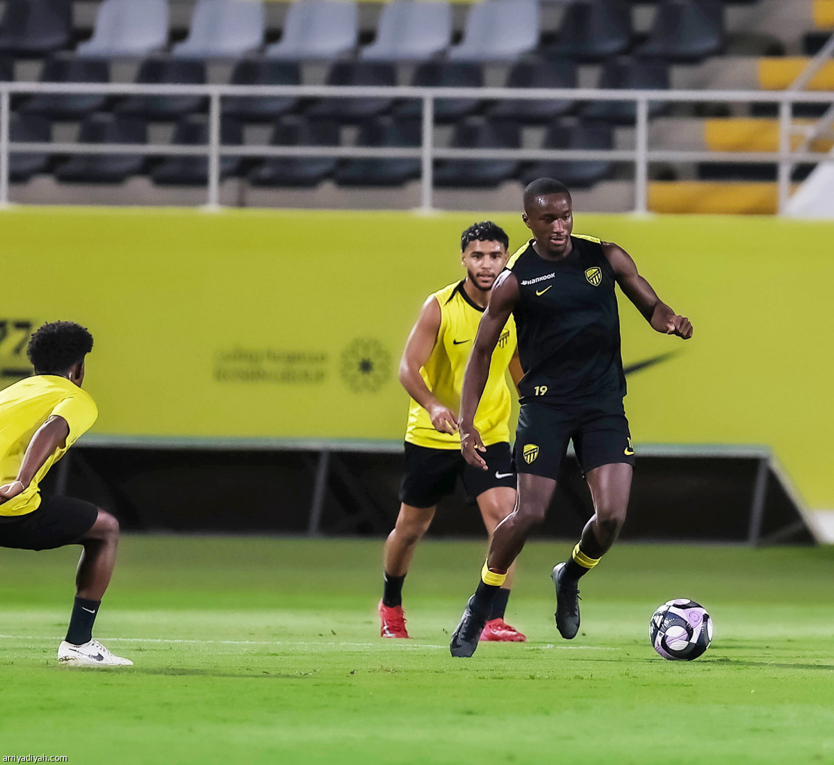 الاتحاد يناور