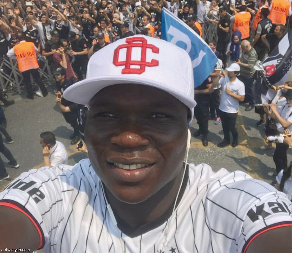 فينسنت 
يقاطع منصات التواصل