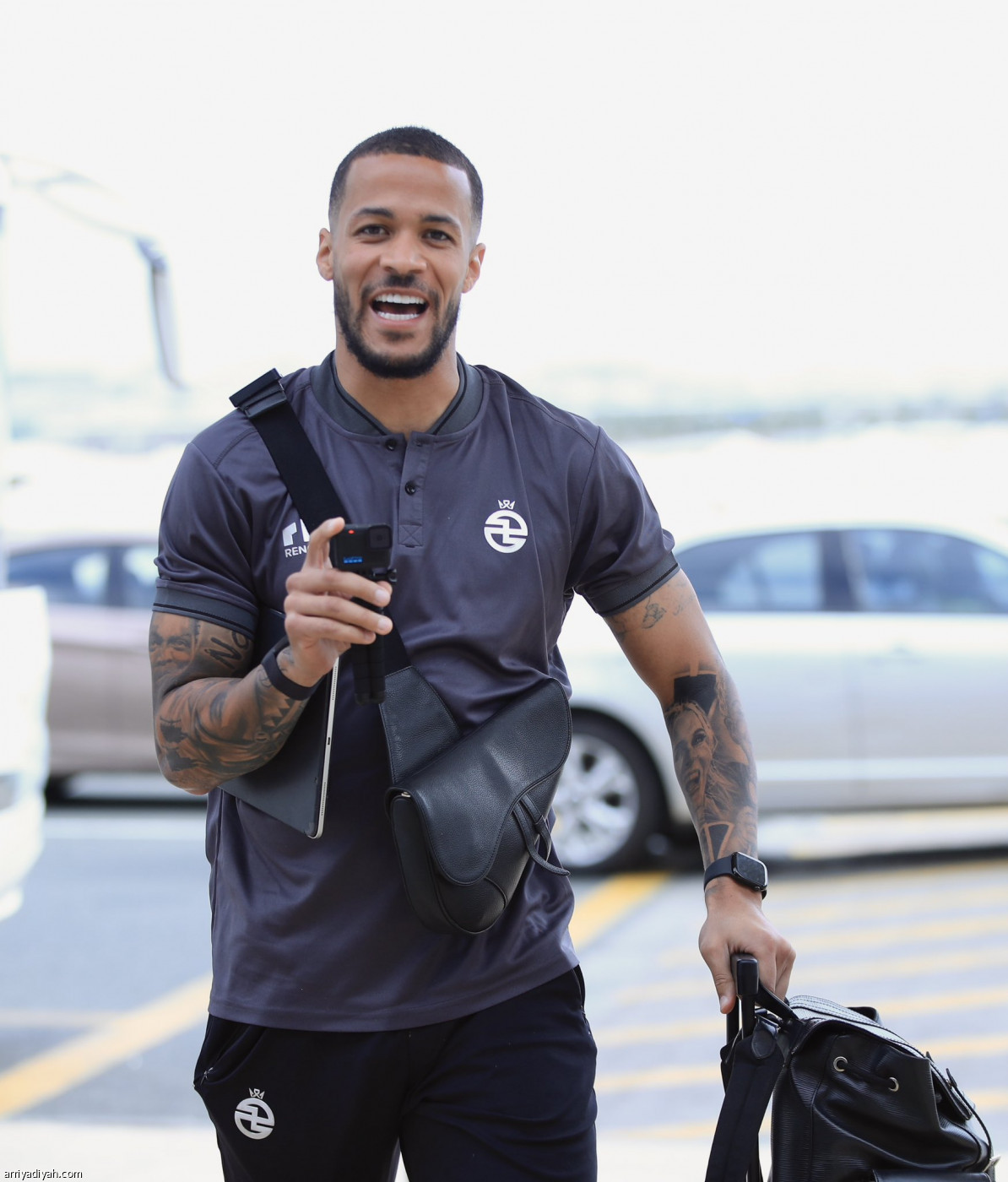 الخلود يغادر