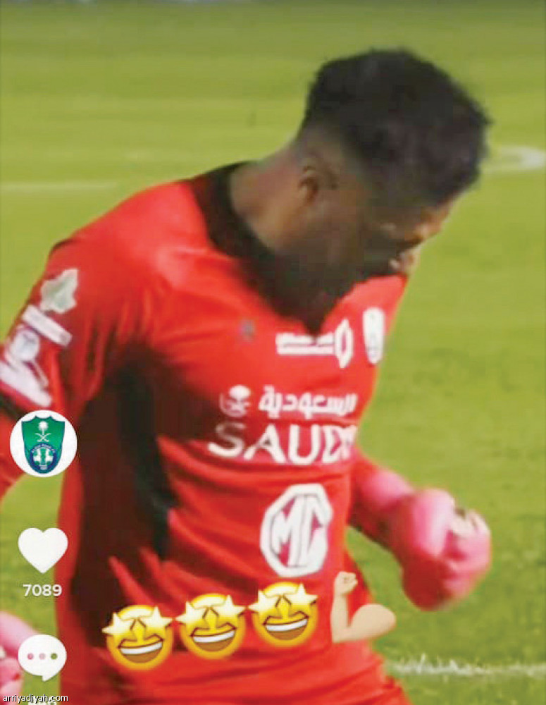 «تيك توك» 
يسحب البساط من المنصات