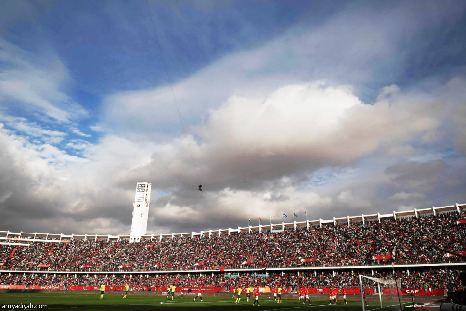 فوق الأسطح وفي الطرقات.. ثاني أكبر حضور يغلق ملعب أغادير