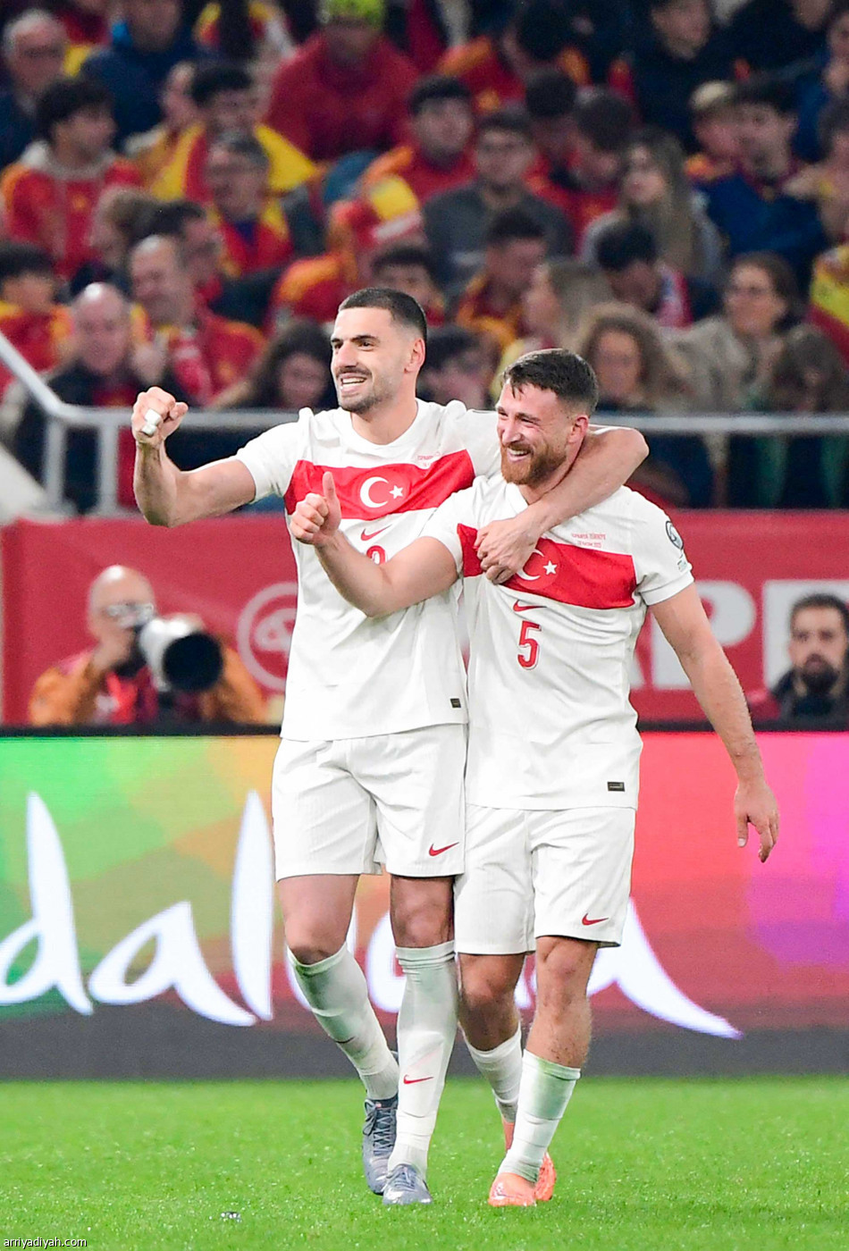 أجانب روشن.. يوم حافل