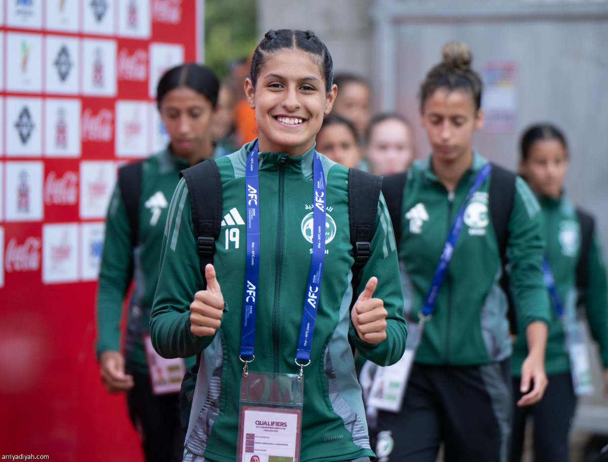 وصول شابات الأخضر