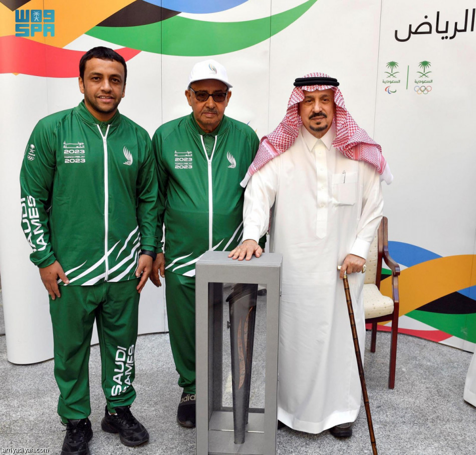 أمير  الرياض يتسلم شعلة دورة الألعاب السعودية