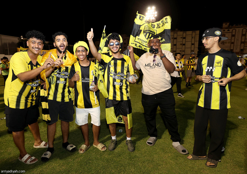 احتفالية الاتحاديين.. هتافات وألعاب نارية ونمور