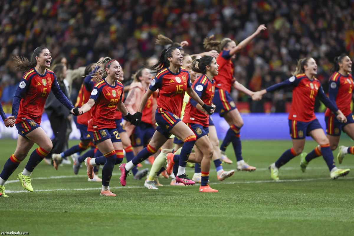 الإسبانيات يحتفلن