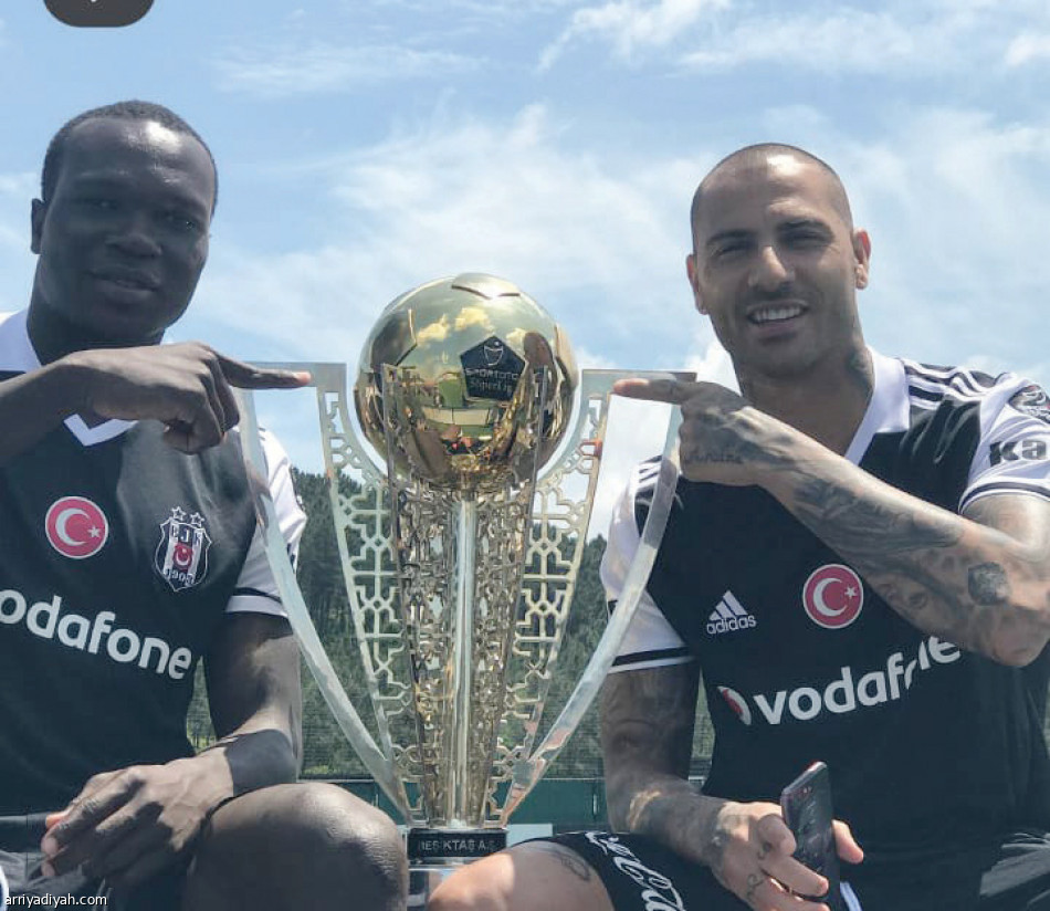 فينسنت 
يقاطع منصات التواصل