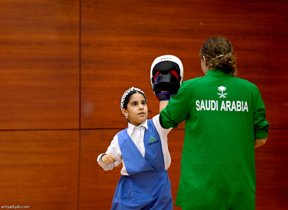 نادين.. 4 لغات..
وصحافة.. وتايكوندو