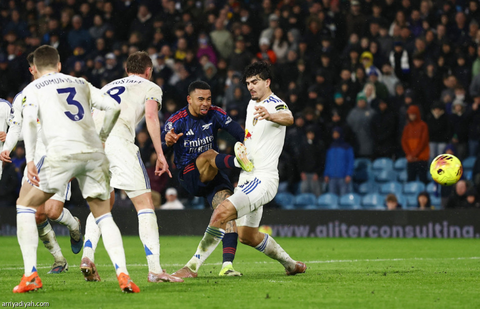 أرسنال يكتسح ليدز برباعية.. وبورنموث يعمق جراح الذئاب