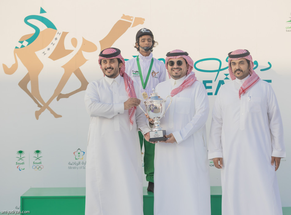 دوري هجان 2023.. رئيس اتحاد الهجن يتوج الفائزين
