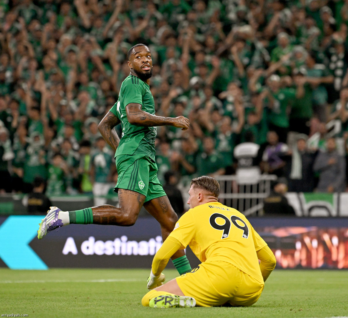 الأهلي يبدأ بفوز